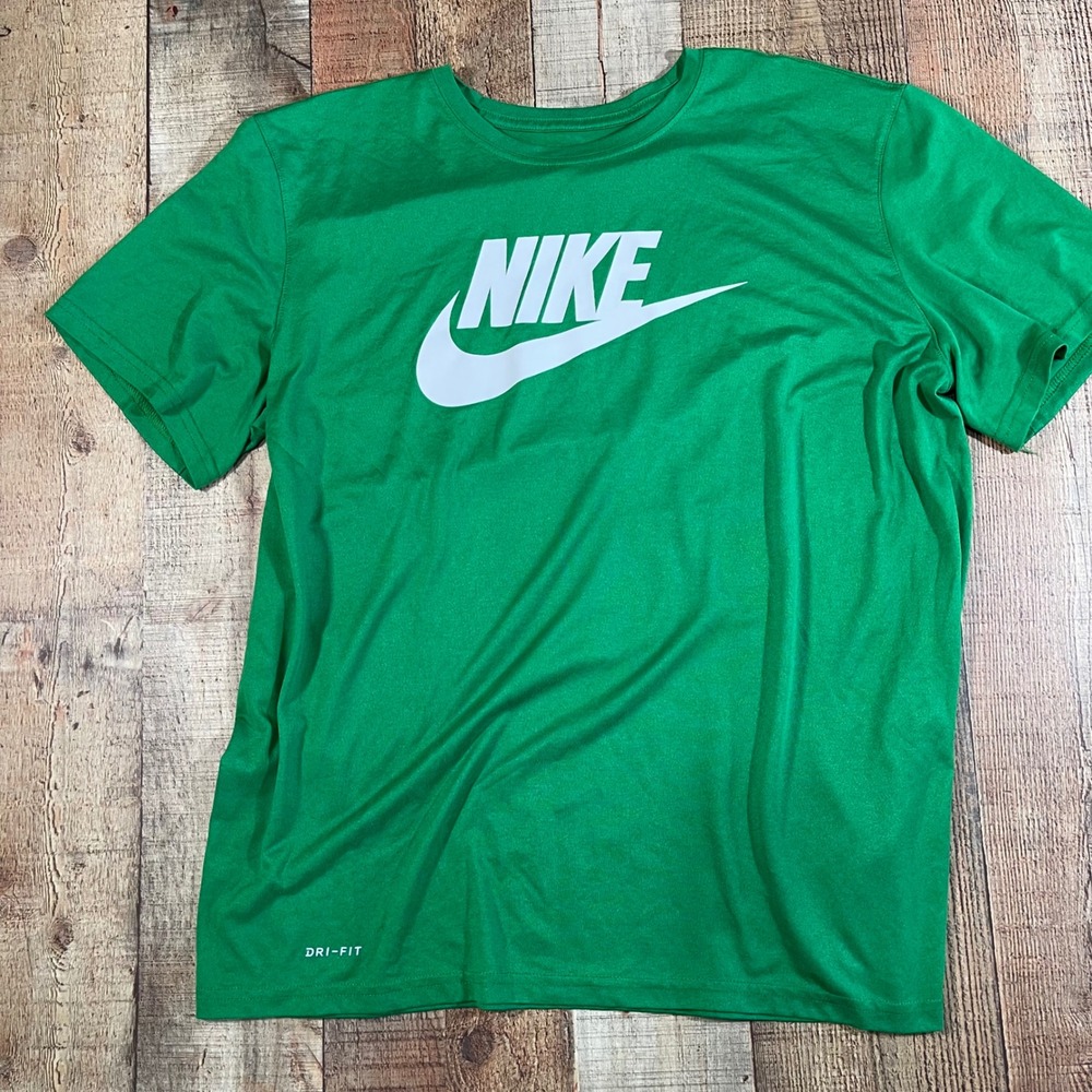 The Nike Tee Green Dri-FIT White Graphic Logo Athletic T-Shirt Mens XL
